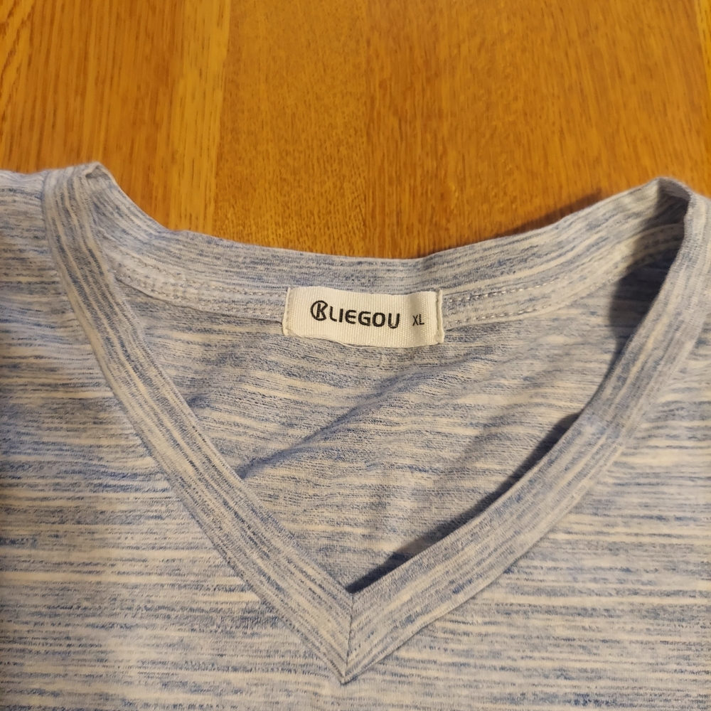 Blue V-Neck T-Shirt by Kliegou